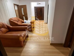 Apartament 3 camere zona Bulevard