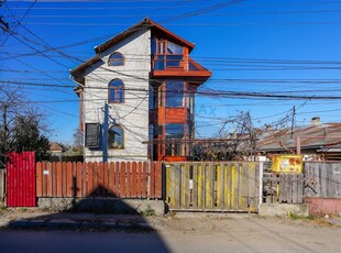 Casa / Vila cu 4 camere de vanzare in zona Serbanesti