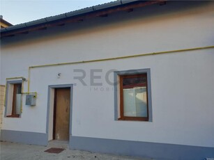 RECO Apartament cu 3 camere in curte comuna zona centrala