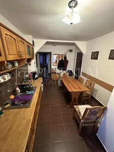 Apartament DECOMANDAT cu 4 camere, in zona Bucovinei