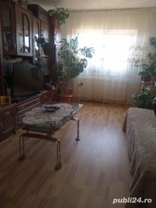 Vand apartament cu 2 camere in zona Aradului