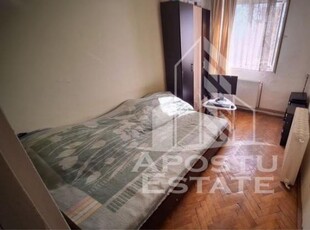 Apartament cu 3 camere, semidecomandat, centrala proprie, zona Iosefin