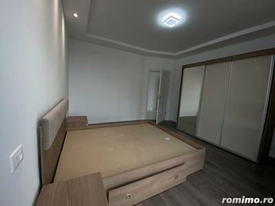 3 camere in zona Regie