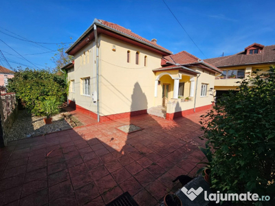 Casa cu piscina zona centrala – Orastie