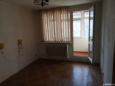 vand apartament 3 cam.