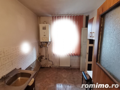 Apartament 3 camere semidecomandat, parter inalt, Darmanesti