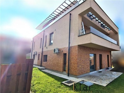 Apartament 4 camere la VILA,110mp,terasa,curte Gruia, zona stadionului CFR