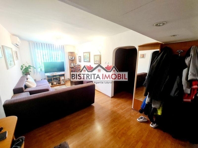 Apartament 4 camere, zona Sens, etaj 1, decomandat