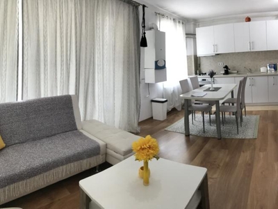 Apartament cu 4 camere, 2 parcari, 2 balcoane, zona Florilor