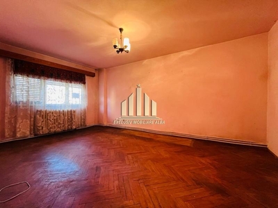 Apartament cu 4 camere decomandate, 2 bai, Cetate