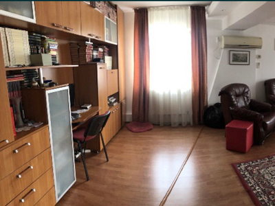 Apartament deosebit, 3 (din 4) camere, Slobozia, Ialomita
