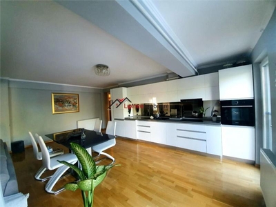 Apartament spatios 81 mp amplasat in zona centrala la cheie!