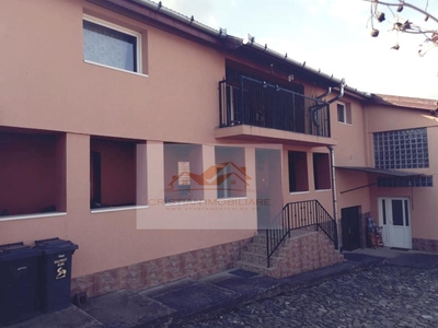 Casa de vanzare in Ighiu ,7 camere, 3 bai, teren 2159mp!