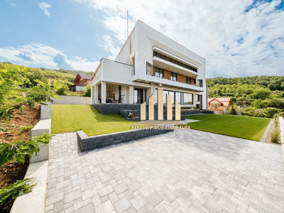 Casa exclusivista smart cu arhitectura moderna si panorama uimitoare