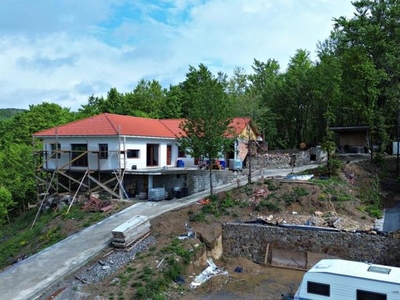 Casa noua cu teren 2,7 hectare in zona montana Apuseni, Bihor