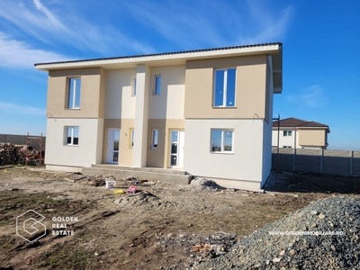 Duplex cu access la soseaua principala, localitatea Sanandrei