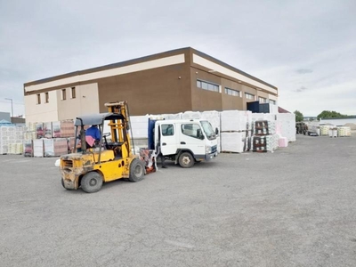 Hala industriala si cladiri de birouri de vanzare ,judetul Neamt, Romania