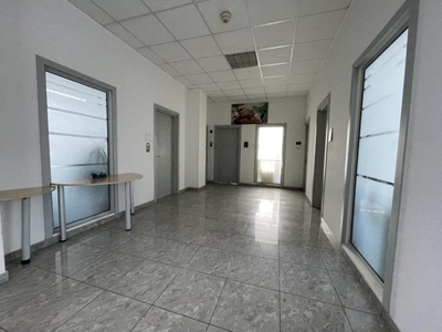 Statiunea Mamaia-Centru, imobil P+2 cu parcare, ideal BIROURI/CLINICA.