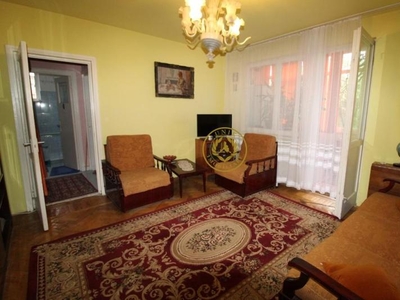 Vand apartament 3 camere in Hunedoara, Bd. Corvin-Scoala 1, etaj 2