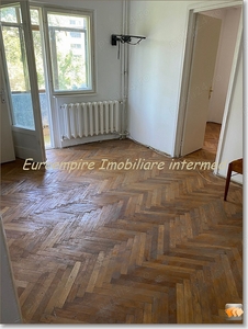 Apartament 2 camere de vanzare zona Scoala 8