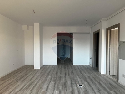 Apartament 2 camere vanzare in bloc de apartamente Bacau, Banca Nationala