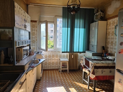 Apartament 3 camere Dristor, metrou chiar la metrou