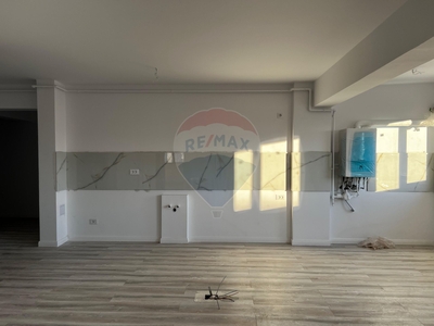 Apartament 3 camere vanzare in bloc de apartamente Bacau, Banca Nationala