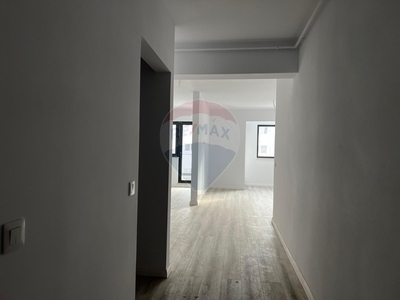 Apartament 3 camere vanzare in bloc de apartamente Bacau, Banca Nationala