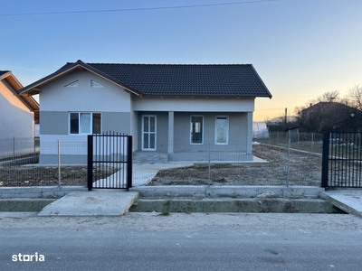 Casa noua de vanzare in comuna Mihaesti, in centru la 1 km de Primarie