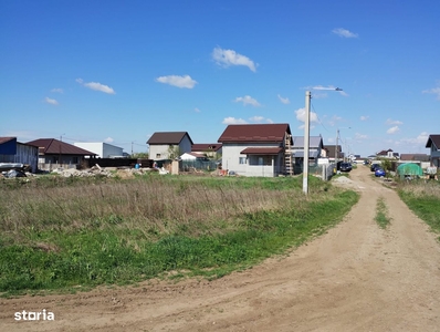 Teren intravilat de 2120 mp cu constructii in Sura Mica\/Sibiu