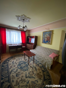 Vand apartament 3 camere zona Micro 3..