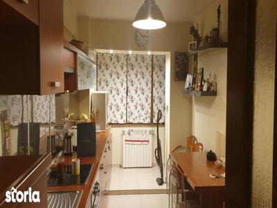 Apartament 3 camere de închiriat