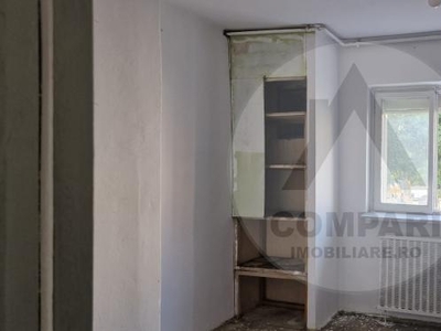 Apartament 2 camere decomandat foarte spatios Torontal Aradului langa Vox