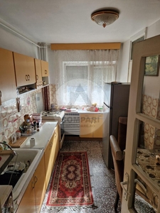 Apartament 2 camere etaj 4 din 10 decomandat zona Circumvalatiunii