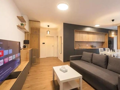 Apartament 2 camere, vedere spre Iulius Town si Parcul Botanic