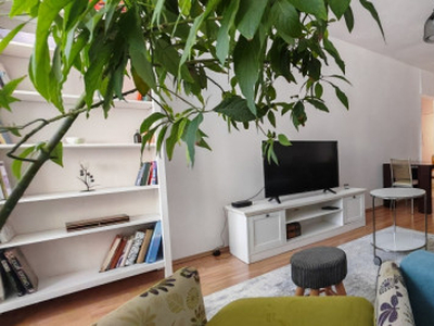 Apartament 3 camere Favorit metrou proprietar