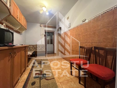 Apartament cu 3 camere, 2 bai , decomandat cu centrala proprie