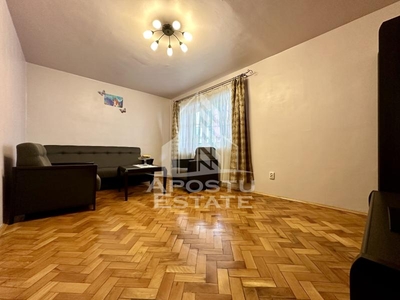 Apartament cu 3 camere, decomandat, zona Girocului