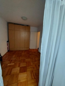 Apartament cu 3 camere langa Biserica etaj intermediar