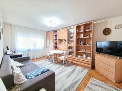 Apartament decomandat cu 3 camere, centrala proprie, zona Aradului