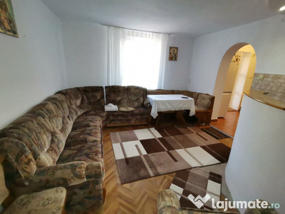 INCHIRIEZ casa 3 camere tip duplex,cu garaj,zona Calea Poplacii