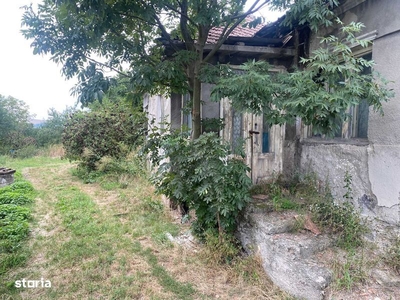 Gradina intravilan in suprafata de 1753 mp cu casa veche demolabila.