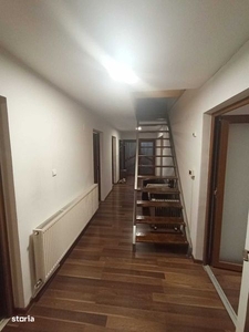 Apartament Malu Rosu 2 etaje cu scara interioara