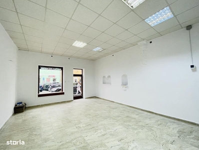 Spatiu comercial renovat, cu vitrina la strada - 58 mp utili - Centru