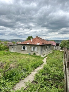 Teren + casa batraneasca pe strada Podisului (Platoul Însorit)