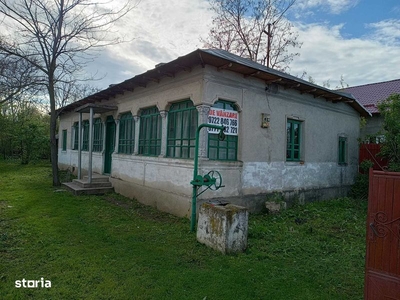 Vand Casa cu teren 2955 mp la strada principala