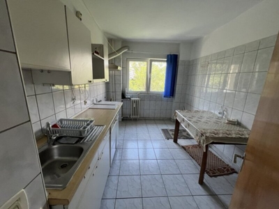 Apartament 3 camere Iancului, et. 5, decomandat