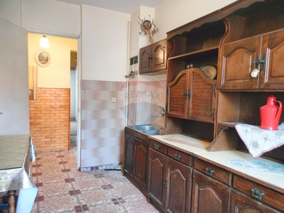 Apartament 3 camere vanzare in bloc de apartamente Sibiu, Medias, Vitrometan