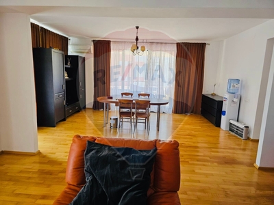 Apartament 4 camere vanzare in bloc de apartamente Bucuresti, Stefan cel Mare