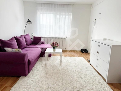 Apartament cu 3 camere de vanzare in zona Onestilor